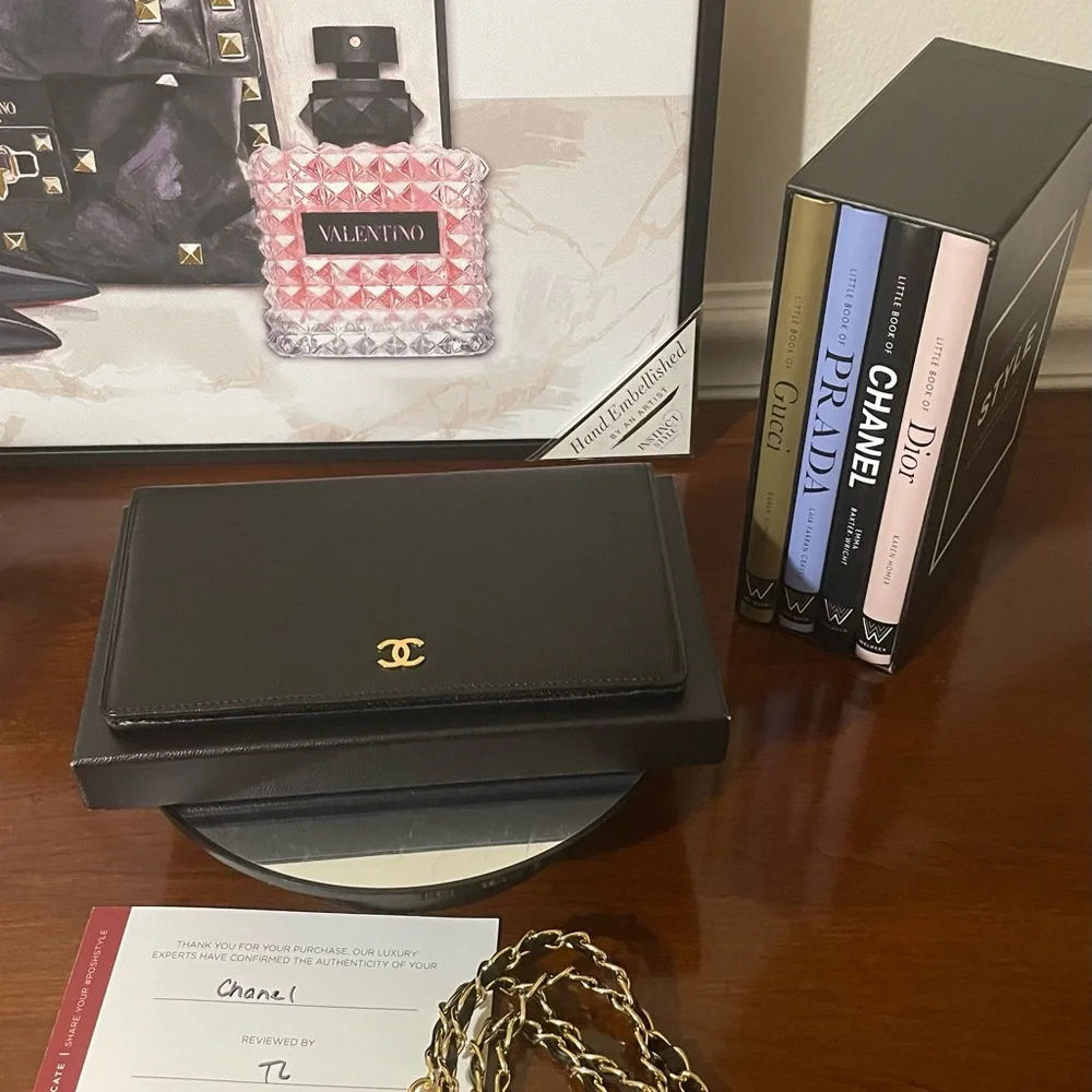 CHANEL Calfskin wallet NWOT w/ COA and box! 🌟💫 - Picture 17 of 17